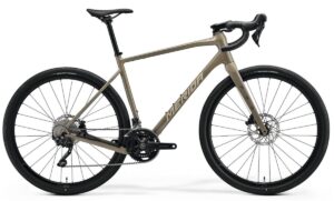 Bici gravel Merida Silex 400 con telaio in alluminio e cambio Shimano GRX
